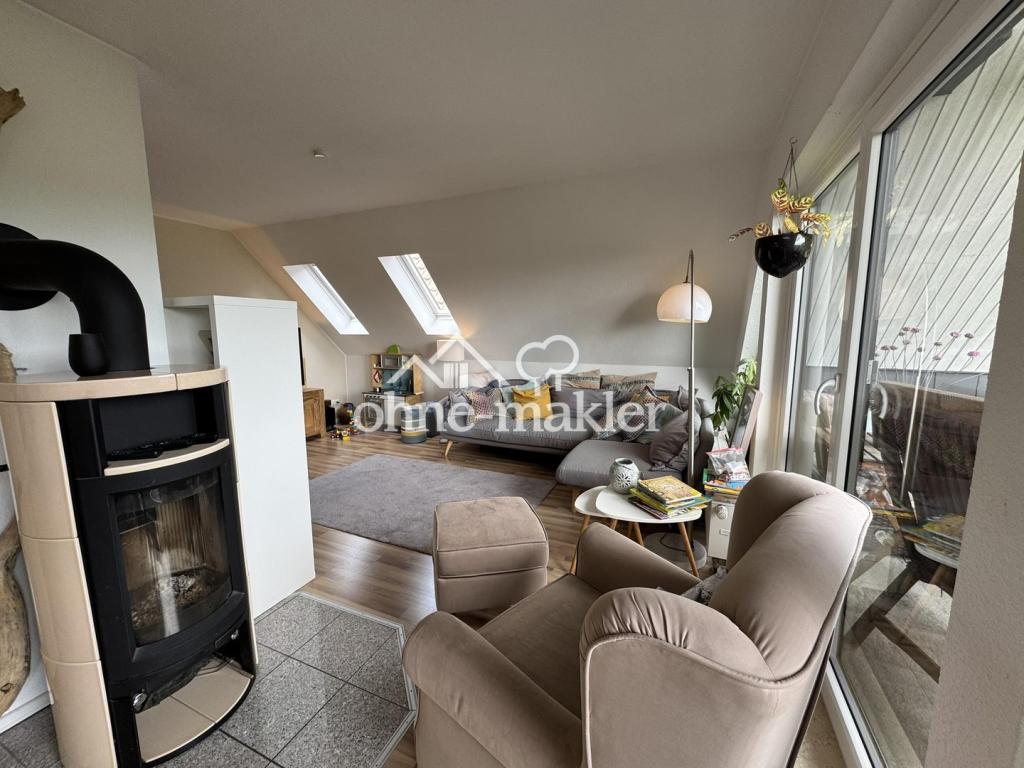 Charmante Dachgeschosswohnung mit Weitblick – 4 Zimmer, Kamin & Sonnenbalkon - Photo 3