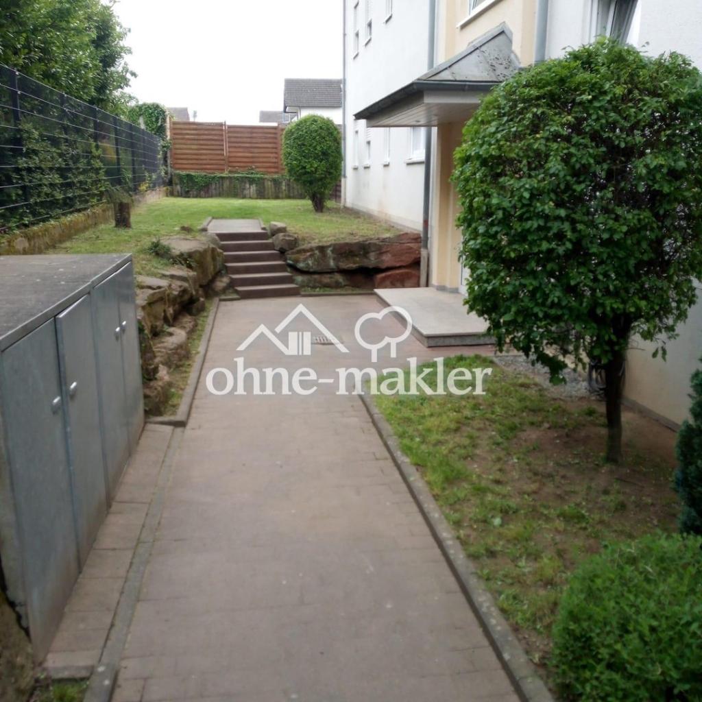 Helle und gepflegte 3-Zimmer-Dachgeschosswohnung mit Balkon, Einbauküche, Stellplatz & Keller - Photo 2