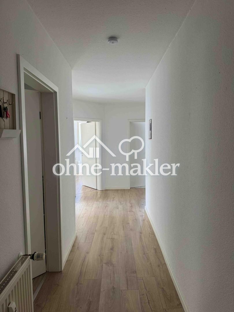 Helle und gepflegte 3-Zimmer-Dachgeschosswohnung mit Balkon, Einbauküche, Stellplatz & Keller - Photo 4