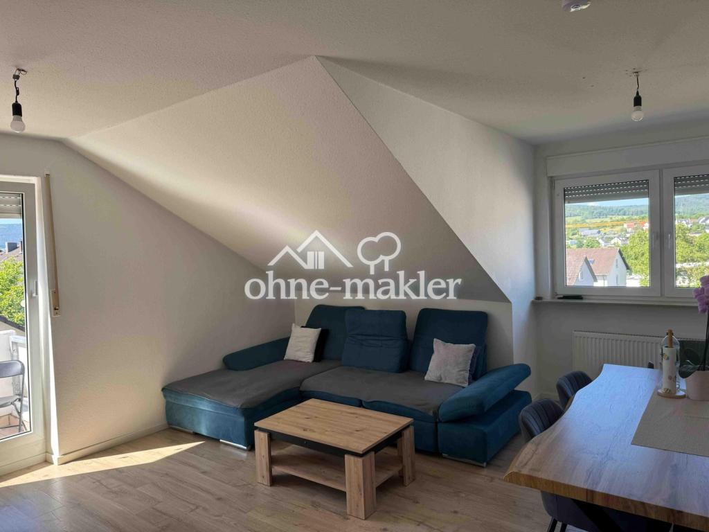 Helle und gepflegte 3-Zimmer-Dachgeschosswohnung mit Balkon, Einbauküche, Stellplatz & Keller - Photo 5