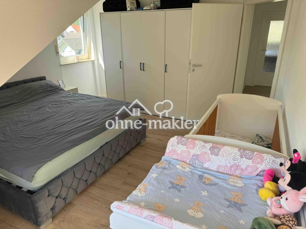 Helle und gepflegte 3-Zimmer-Dachgeschosswohnung mit Balkon, Einbauküche, Stellplatz & Keller - Photo 3