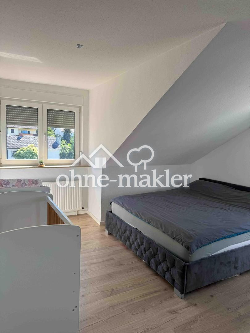 Helle und gepflegte 3-Zimmer-Dachgeschosswohnung mit Balkon, Einbauküche, Stellplatz & Keller - Photo 4