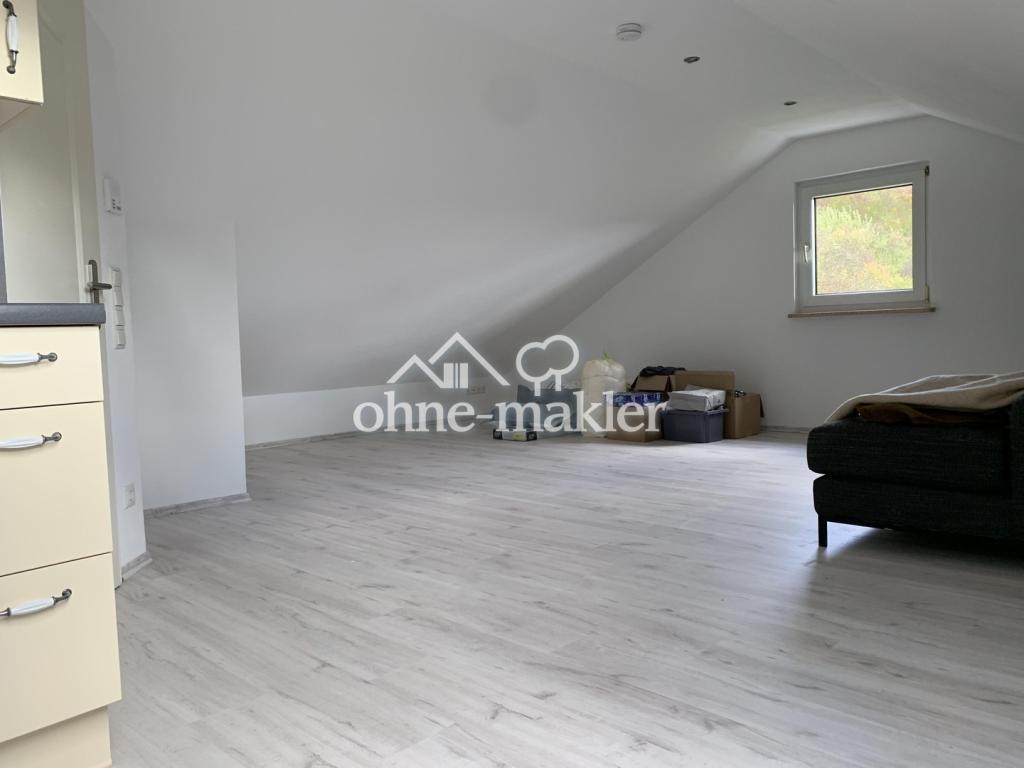 Charmante 1‑Zimmer‑Dachgeschosswohnung mit Einbauküche in Schwanfeld - Foto 5