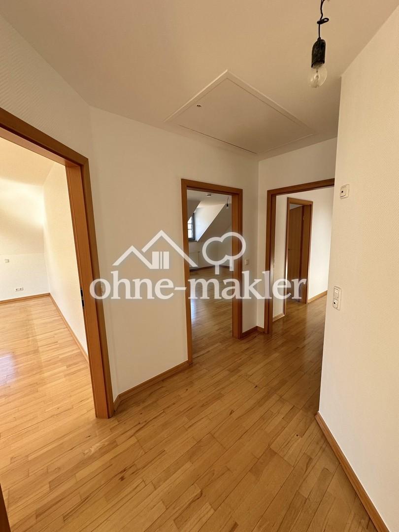 Sehr gepflegte Dachgeschosswohnung in Schweich mit Balkon, Einbauküche u. Stellplatz - Photo 3