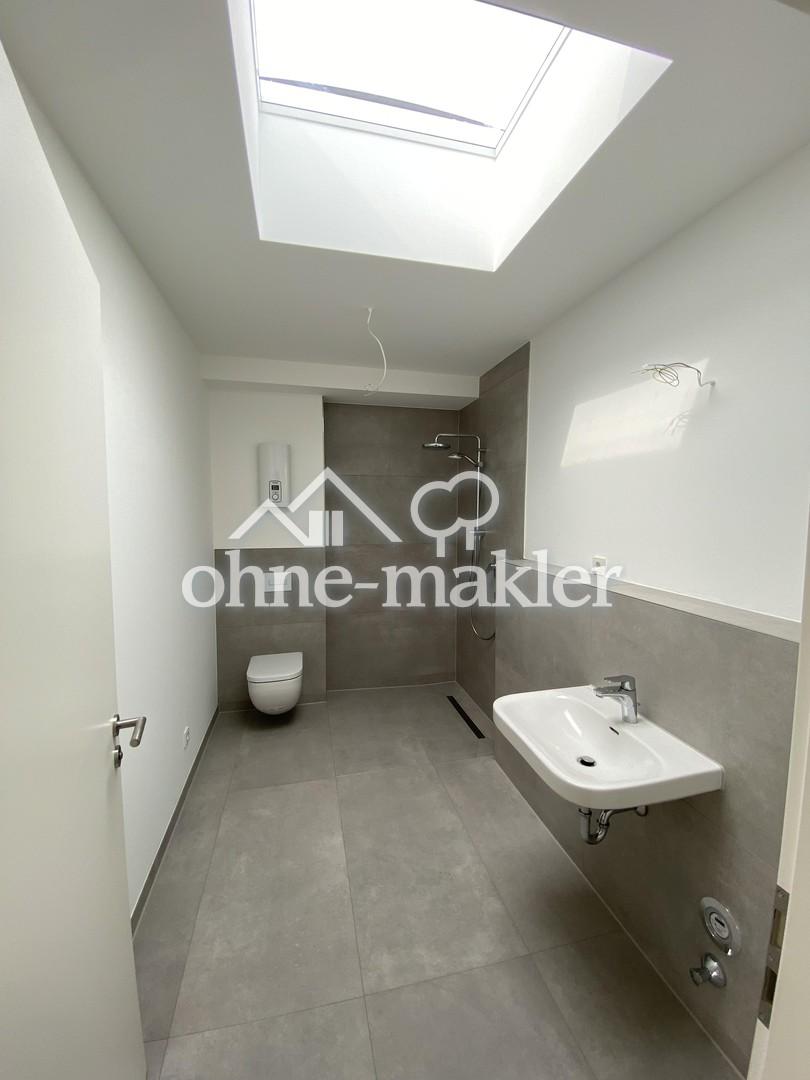 Dachgeschosswohnung / Mietwohnung in Köln Lövenich / Balkon Stellplatz Erstbezug Wärmepumpe Aufzug - Photo 2