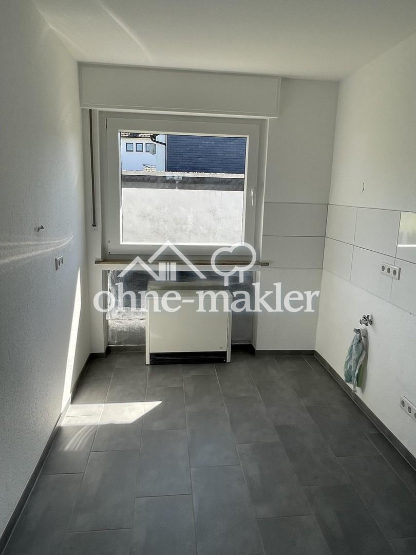 Erstbezug nach Sanierung! Helle 4-Zimmer-Wohnung mit 2 Balkonen im Grünen - Photo 3
