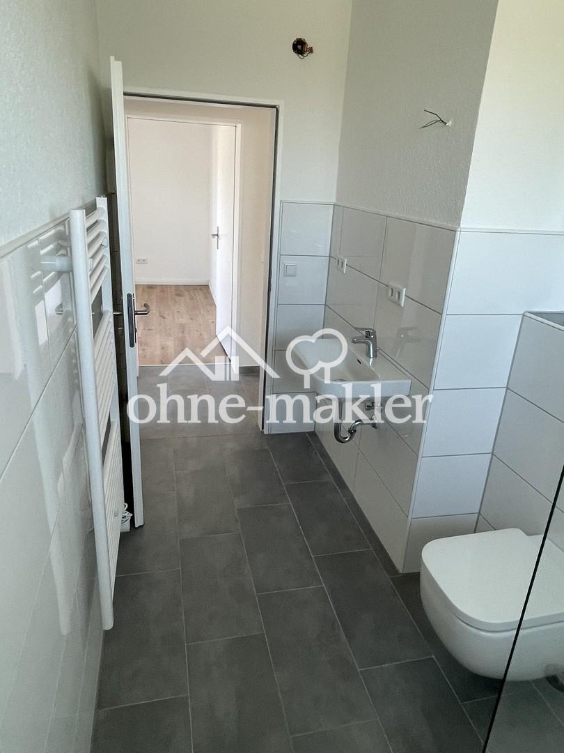 Erstbezug nach Sanierung! Helle 4-Zimmer-Wohnung mit 2 Balkonen im Grünen - Photo 5