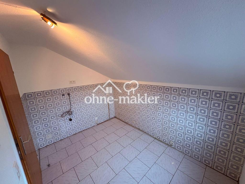 Gemütliche 2,5 Zimmer-Dachgeschosswohnung in Lützenkirchen - Foto 2