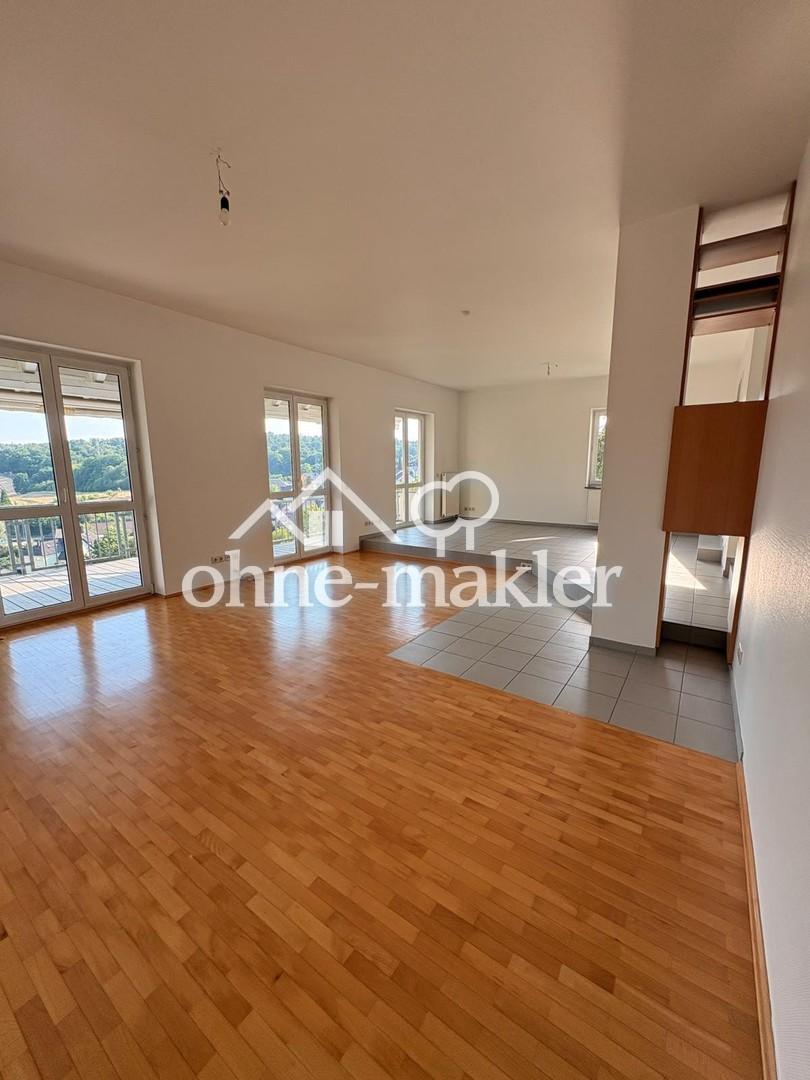 Wohnen wie im Haus: 4-Zimmer-Maisonette mit Talblick, Balkon und Carport - Foto 1
