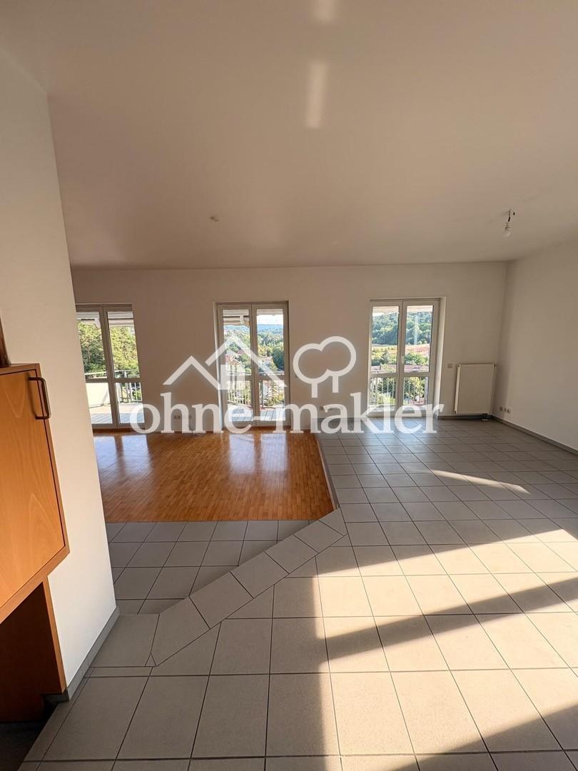 Wohnen wie im Haus: 4-Zimmer-Maisonette mit Talblick, Balkon und Carport - Foto 2