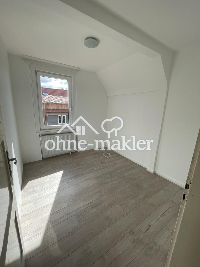 4 Zimmer Dachgeschosswohnung mit Einbauküche - Photo 3