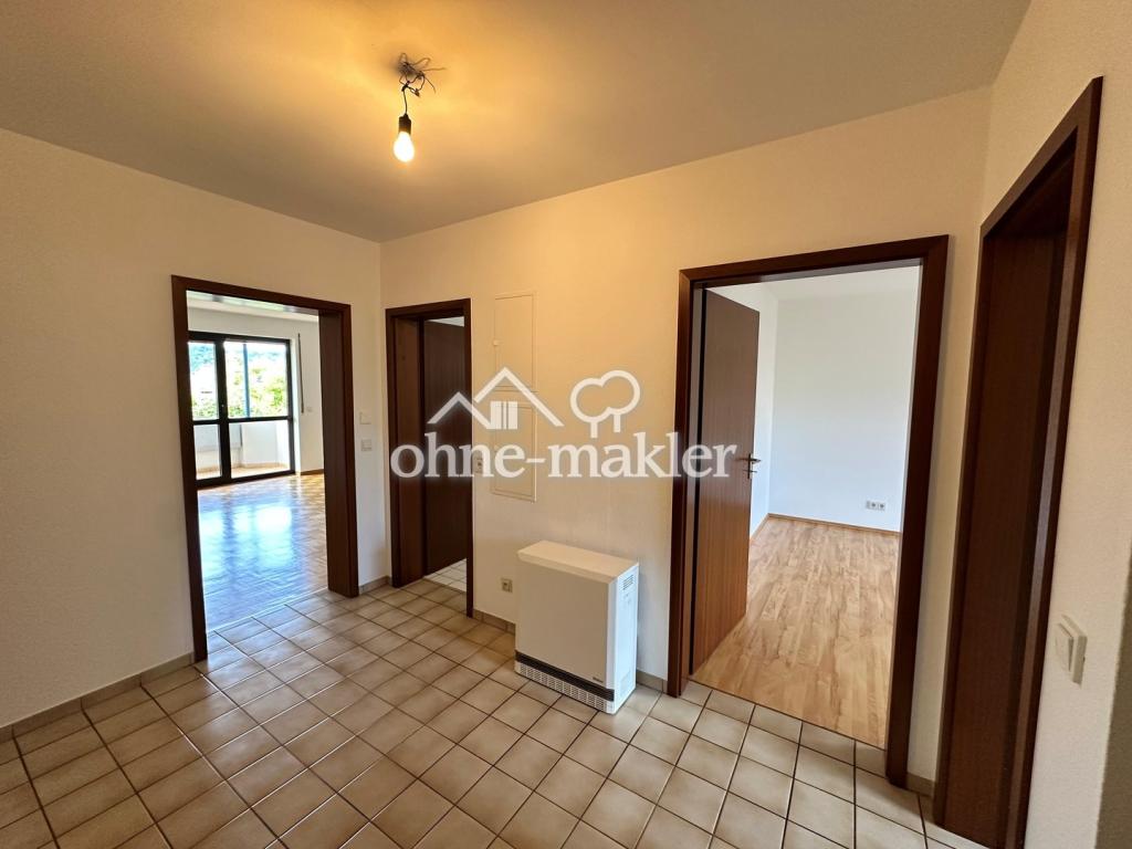 Hübsche 3 Zimmer Wohnung mit Balkon, Tiefgaragenstellplatz und Einbauküche - Photo 2