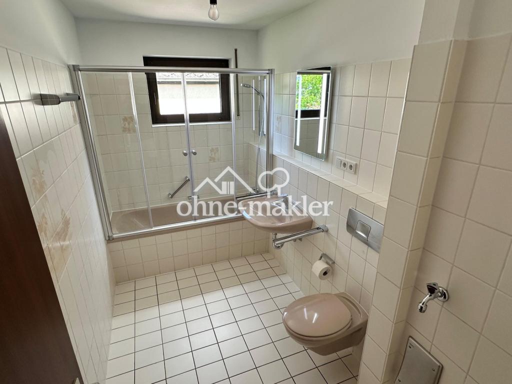 Hübsche 3 Zimmer Wohnung mit Balkon, Tiefgaragenstellplatz und Einbauküche - Photo 4