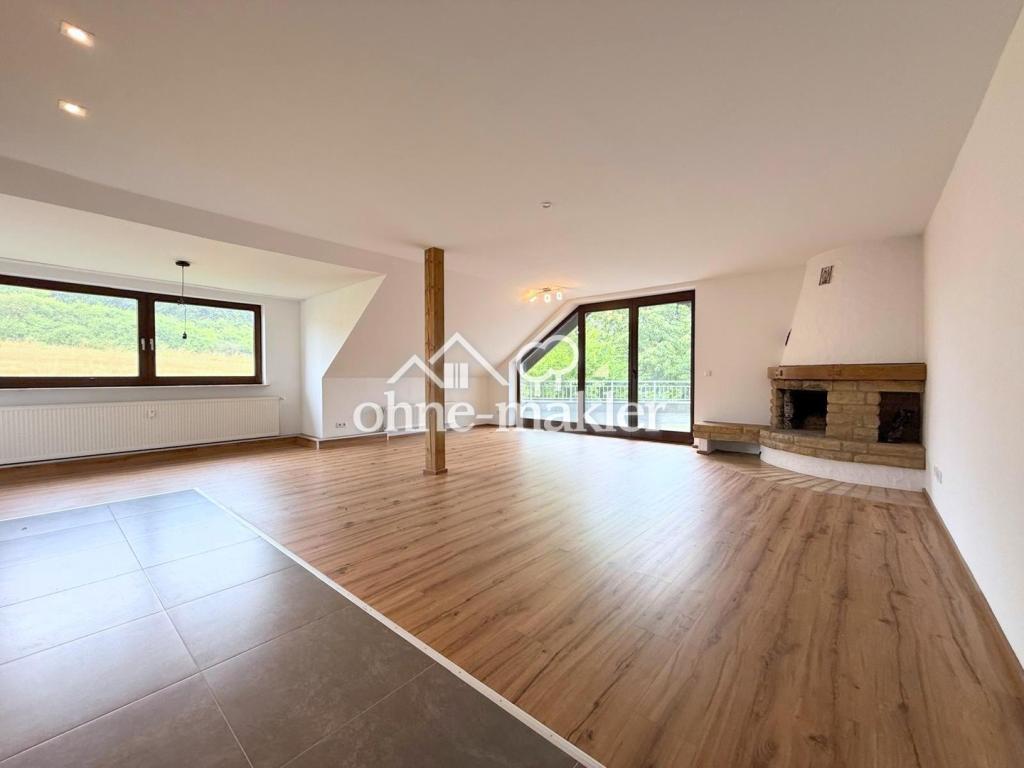 Hochwertige 3 Zimmer Wohnung mit großer Dachterasse inkl. EBK + Stellplatz - ab sofort verfügbar - Foto 1