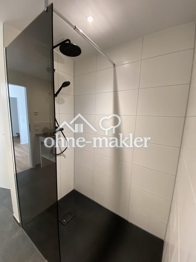 Hochwertige 2-Zimmer Wohnung mit Fußbodenheizung, EBK & Stellplatz - ruhige Lage am Schwarzwaldrand - Photo 4