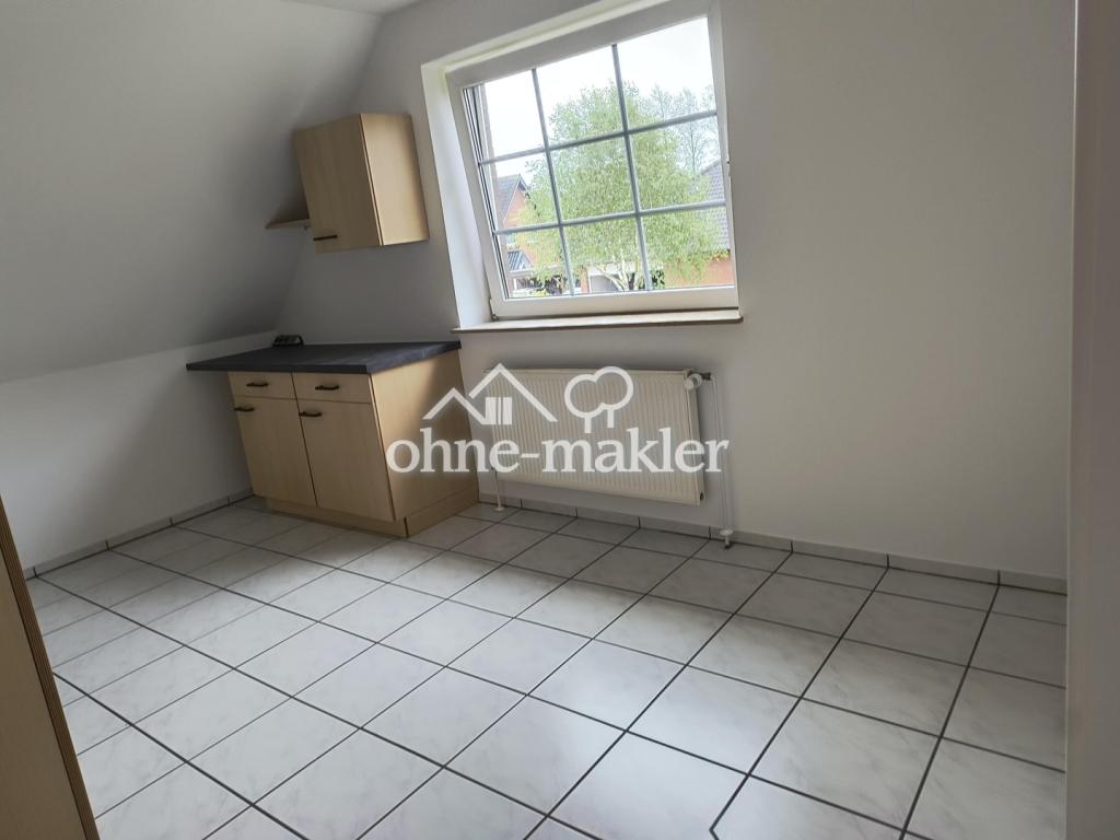 Lichtdurchflutete 2-Zi Dachgeschoßwohnung renoviert mit Gartennutzung in Satrup - Foto 2