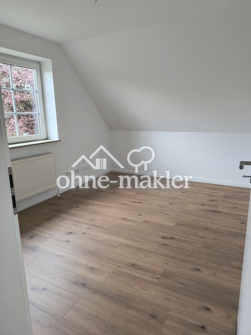 Lichtdurchflutete 2-Zi Dachgeschoßwohnung renoviert mit Gartennutzung in Satrup - Foto 5