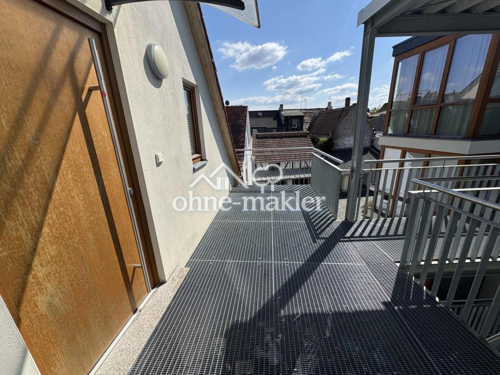 Charmante 4-Zimmer-DG-Maisonette-Wohnung mit Balkon in Bergen-Enkheim - Foto 3