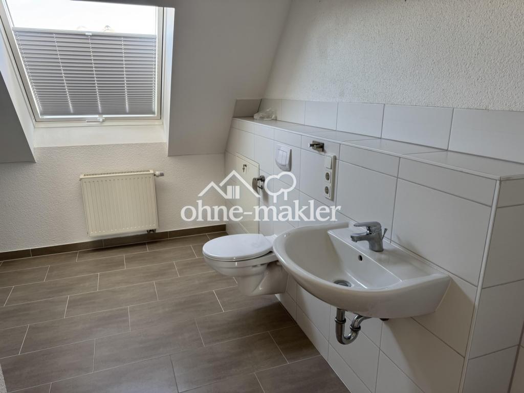 Charmante 4-Zimmer-DG-Maisonette-Wohnung mit Balkon in Bergen-Enkheim - Foto 2