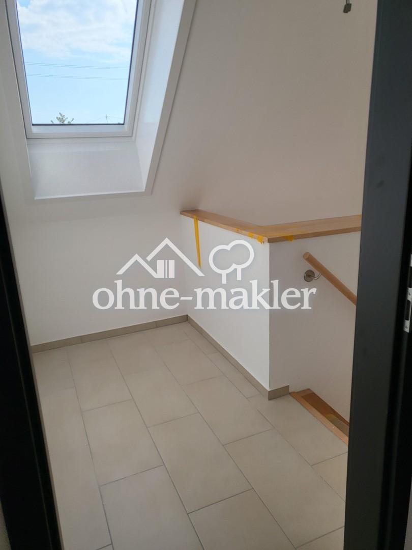 Erstbezug: Helle 2‑Zi‑DG‑Wohnung mit Carport und E‑Ladestation - Foto 1