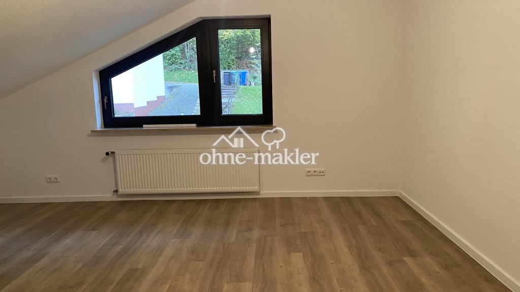 Gelnhausen: Großzügige 4-Zimmer-Dachgeschosswohnung mit Panorama-Blick, Balkon & Garten - Photo 5