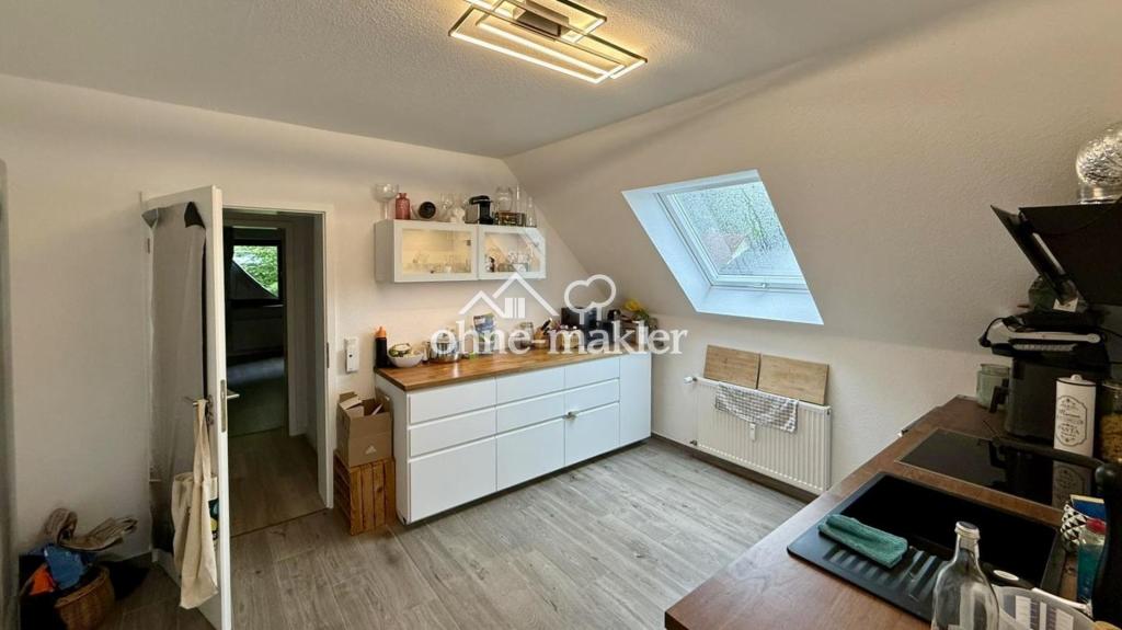 Gelnhausen: Großzügige 4-Zimmer-Dachgeschosswohnung mit Panorama-Blick, Balkon & Garten - Photo 2