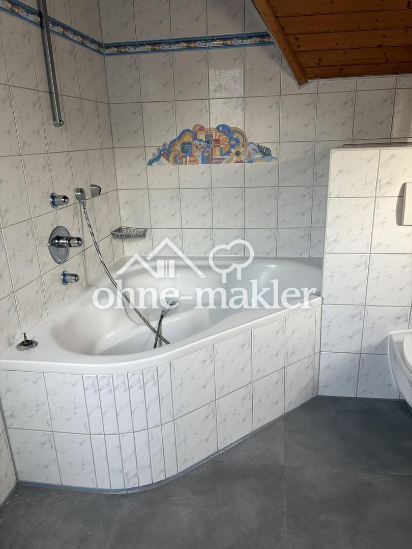 Raumwunder: sehr helle und gepflegte 1,5 Zimmerwohnung mit EBK in Stuttgart-Untertürkheim - Photo 2
