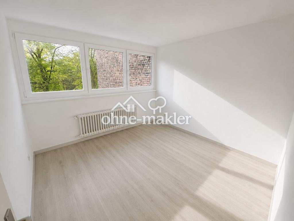 Frisch renovierte 3ZKB Spinnereistraße: neuer Vinylboden, neue Einbauküche, neue Elektrik, Balkon - Photo 1