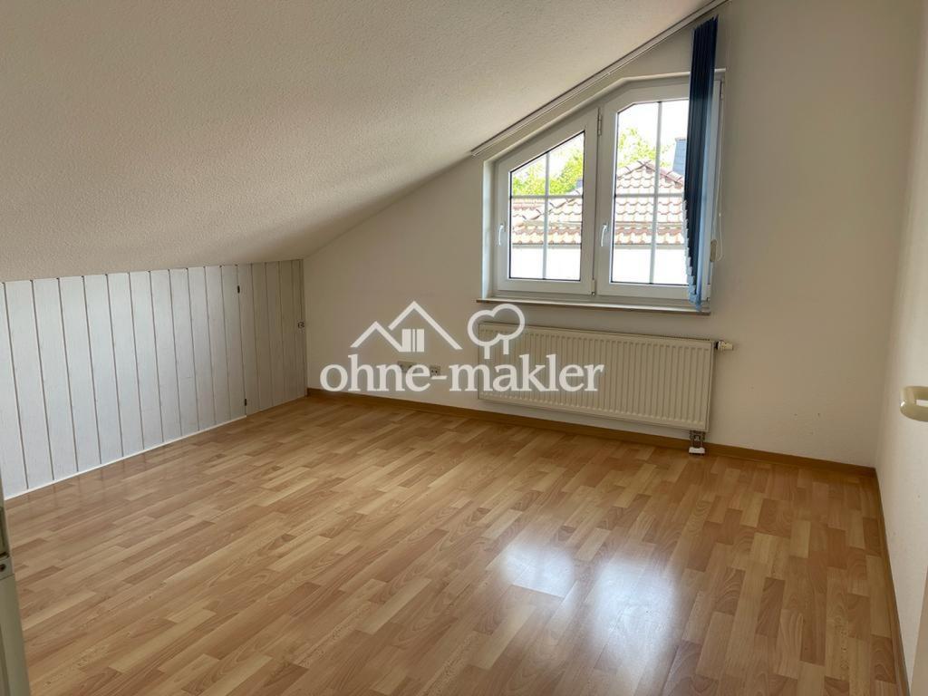 von privat: Helle, ruhige Dachgeschoss-Balkon-Wohnung 3 Zimmer - Foto 1