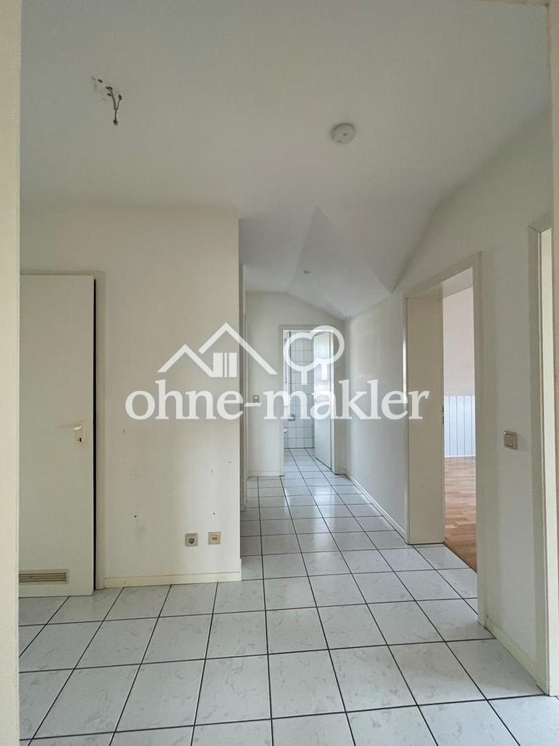 von privat: Helle, ruhige Dachgeschoss-Balkon-Wohnung 3 Zimmer - Foto 4