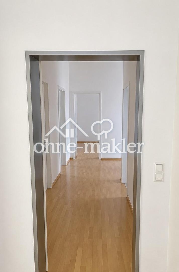 Zentral gelegene Wohnung mit Aufzug, Balkon und TG-Stellplatz - Photo 1