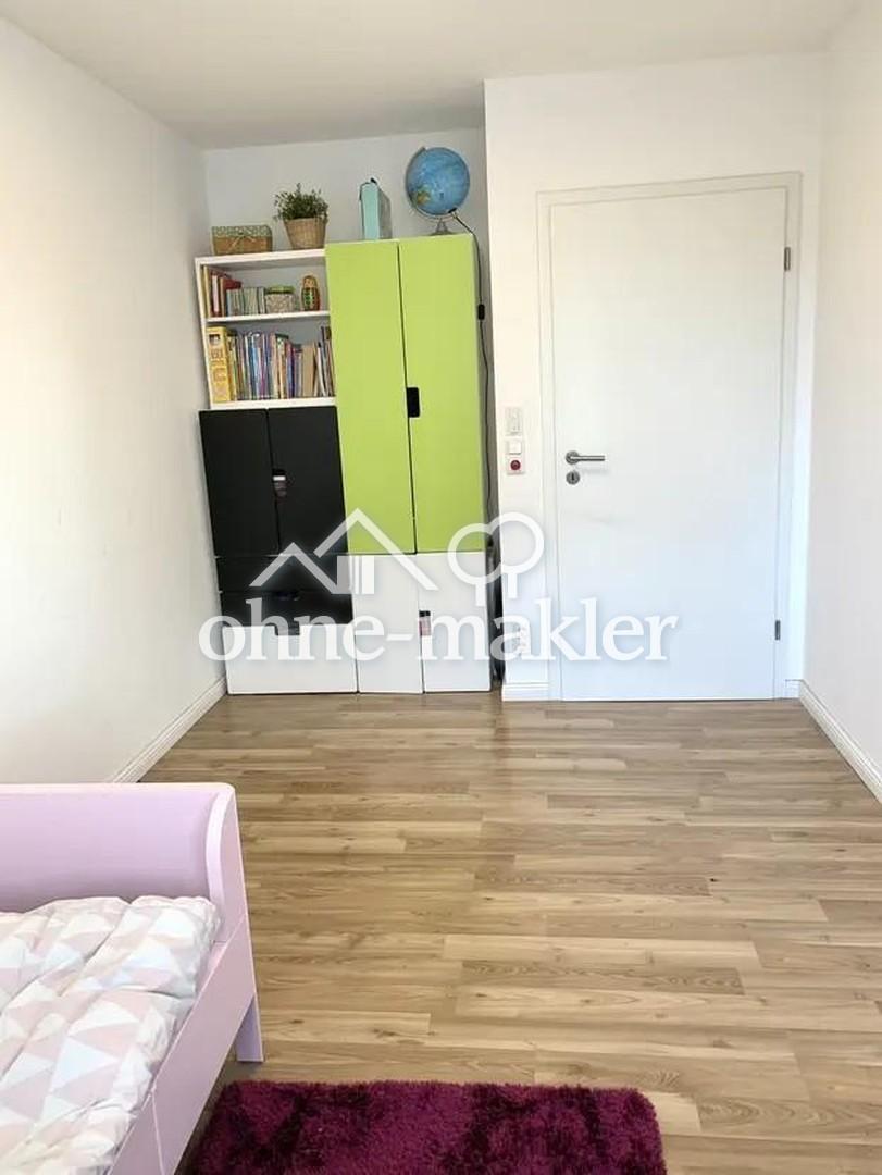 Neuwertiges 6-Zimmer-Reihenhaus mit Einbauküche in Frankfurt - Foto 3