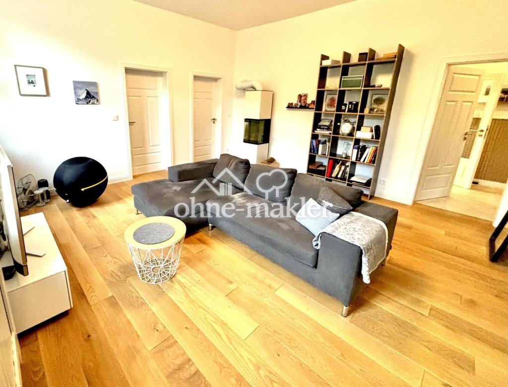 Wunderschöne, kernsanierte 3,5-Zimmer-Wohnung mit Einbauküche, EBK, Kaminofen & 3m hohen Decken - Photo 2