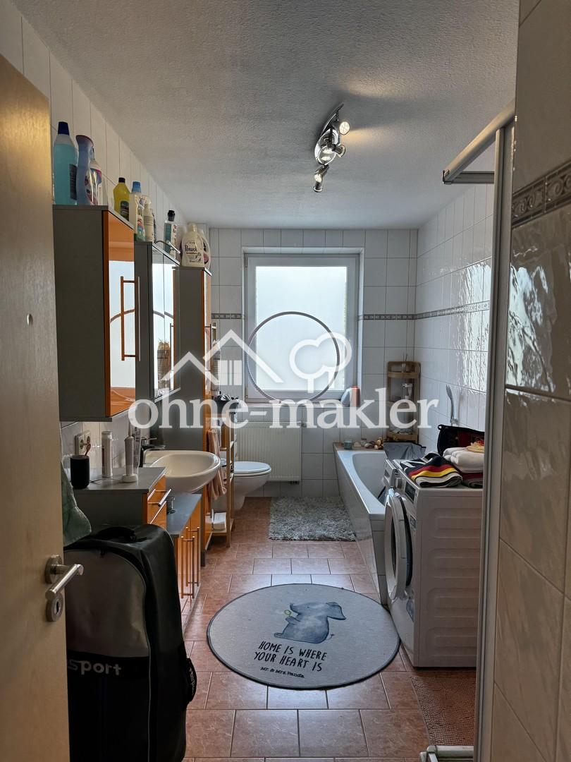 Lichtdurchflutete Erdgeschoss Wohnung | 2 Zimmer, Wohnküche, Balkon, Badewanne | WG-geeignet - Photo 1