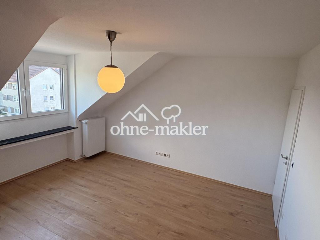Ruhiges Rückzugs-Apartment im Dachgeschoss – frisch saniert & stilvoll eingerichtet - Photo 3
