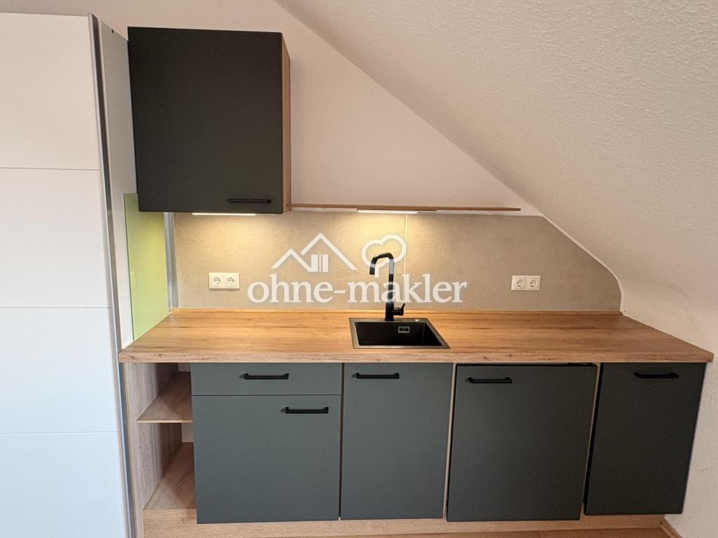 Ruhiges Rückzugs-Apartment im Dachgeschoss – frisch saniert & stilvoll eingerichtet - Photo 1