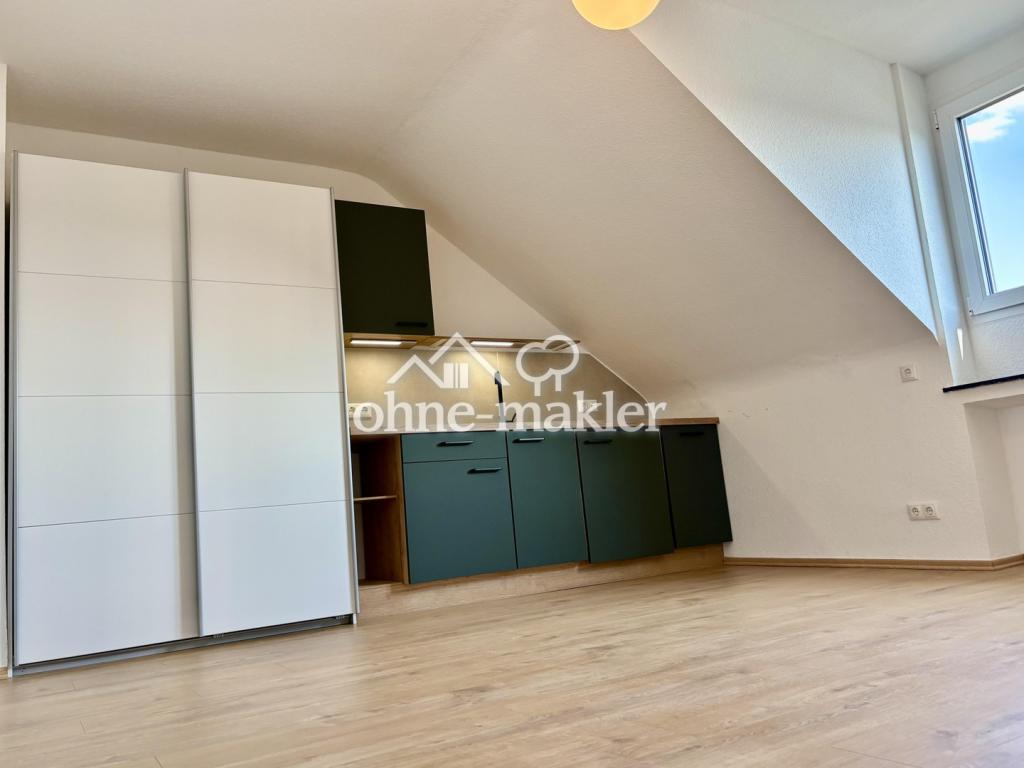 Ruhiges Rückzugs-Apartment im Dachgeschoss – frisch saniert & stilvoll eingerichtet - Photo 2