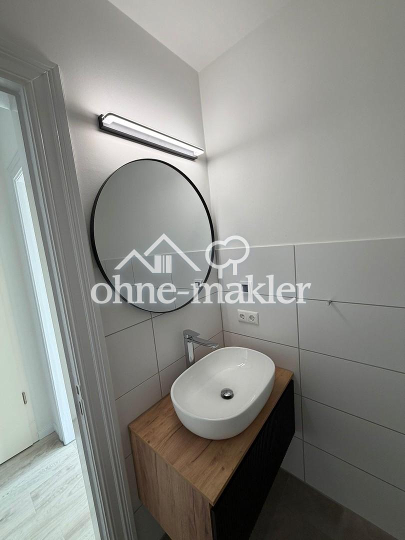 Frisch sanierte 2-Zimmer-Altbauwohnung mit Balkon - Photo 1