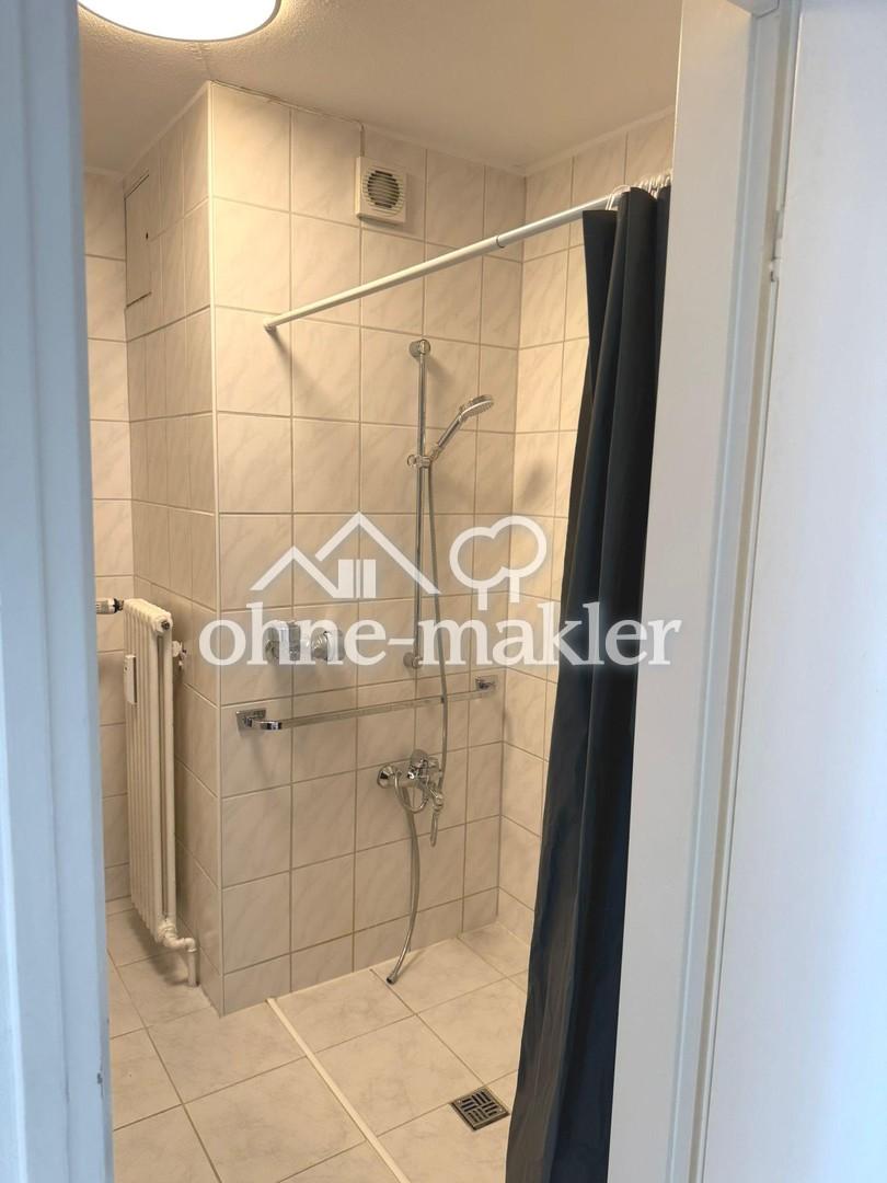 Attraktive, helle 2-Zimmer-Wohnung mit Loggia, Einbauküche und Stellplatz im Schwabencenter - Photo 1