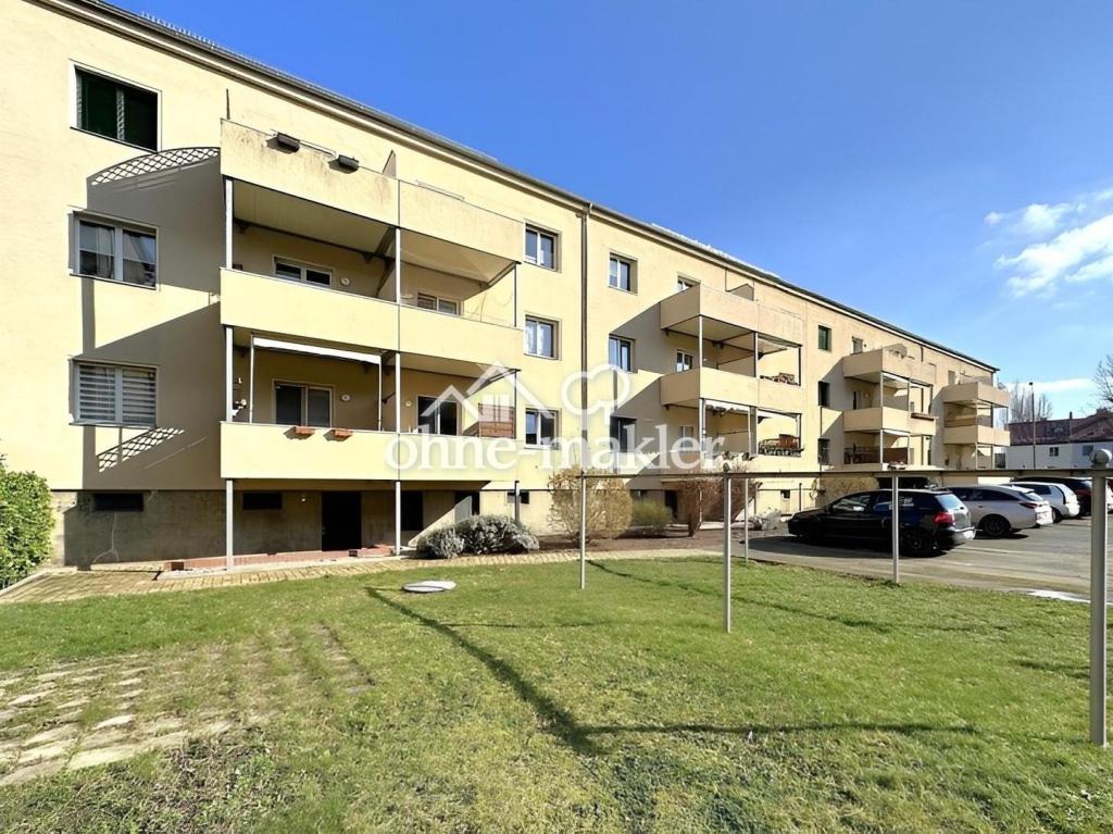 Gepflegte, helle 2-Raum-Wohnung mit EBK und großem Balkon - Photo 1