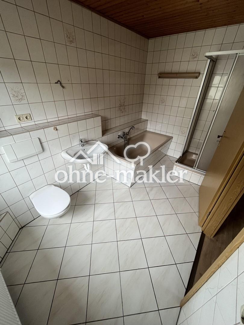 Erstbezug nach Renovierung - Helle und geräumige 3-RW mit Dusche und Badewanne - Photo 1