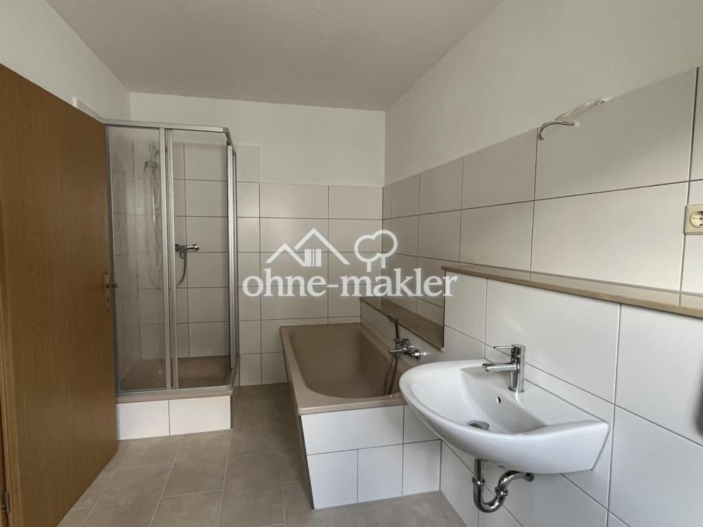 Erstbezug nach Renovierung - Helle und geräumige 3-RW mit Dusche und Badewanne - Photo 4
