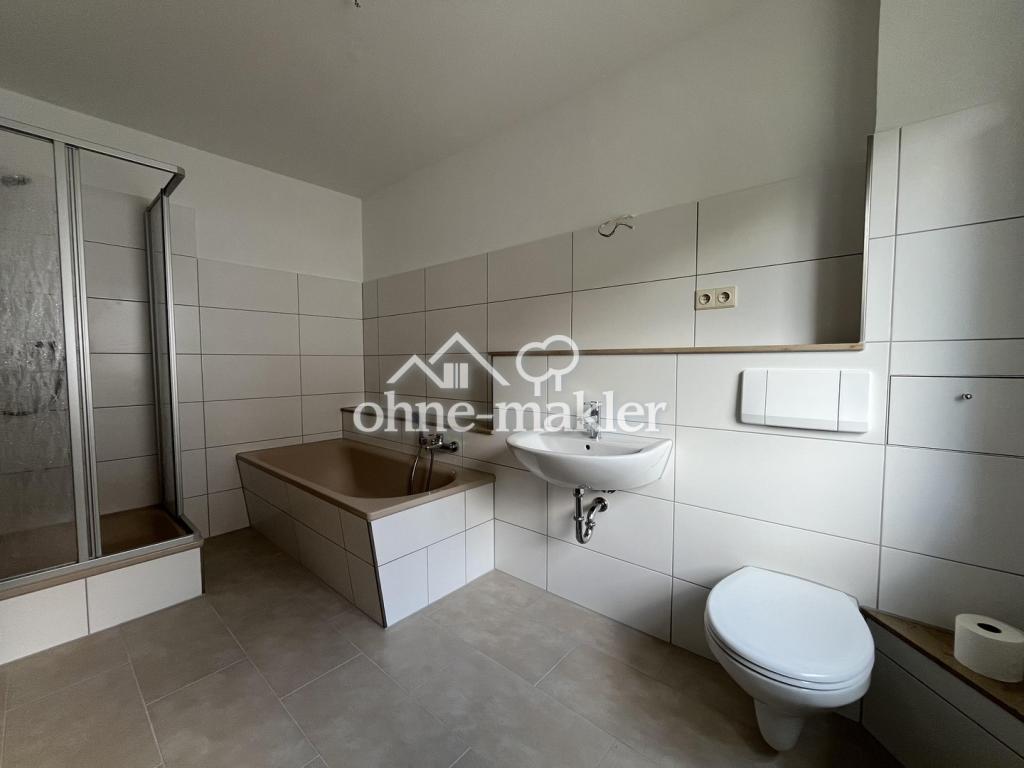 Erstbezug nach Renovierung - Helle und geräumige 3-RW mit Dusche und Badewanne - Photo 3