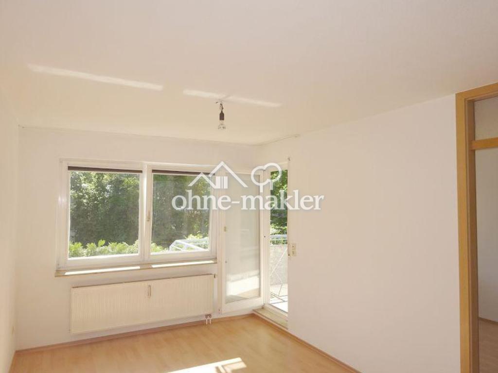 Schöne, helle 2 Zi-Whg mit Einbauküche, großem Balkon und Autostellplatz in Reutlingen - Photo 1