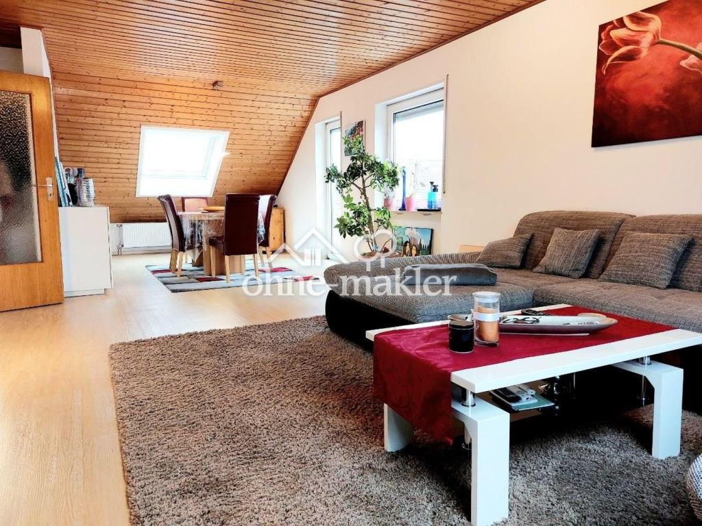 Helle 3 ZKB-Wohnung in bester Lage von Dudenhofen mit offenem Essbereich, Badewanne und Süd-Balkon - Foto 1
