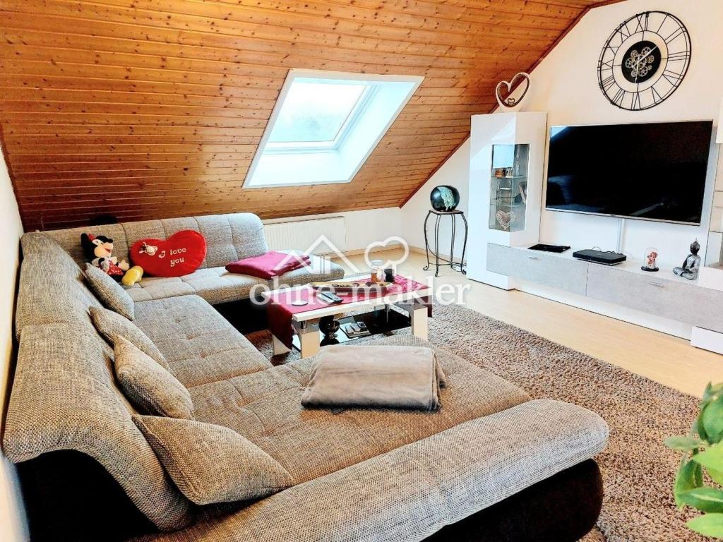 Helle 3 ZKB-Wohnung in bester Lage von Dudenhofen mit offenem Essbereich, Badewanne und Süd-Balkon - Foto 2