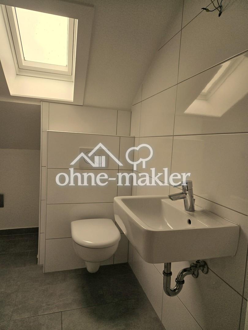 Schöne, helle DG-Wohnung mit großem Balkon - Photo 2