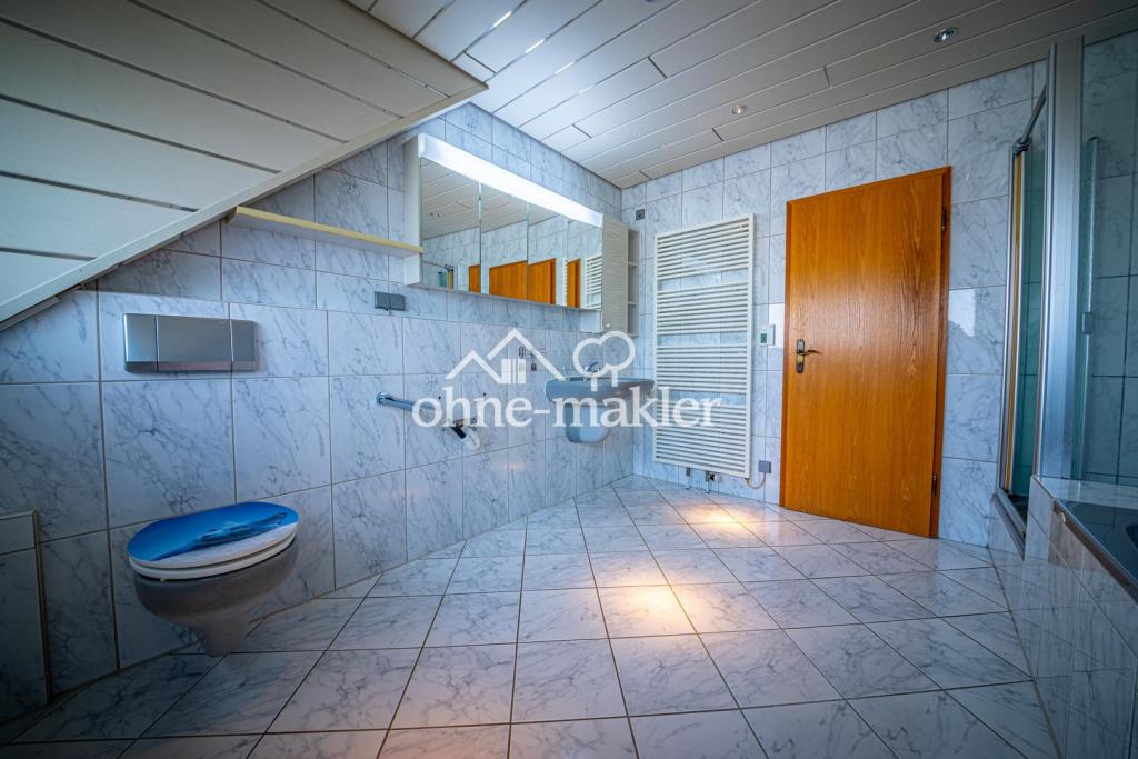 Lichtdurchflutete 3,5 Zimmerwohnung DG, in Varnhalt, mit Gartenanteil - Foto 2