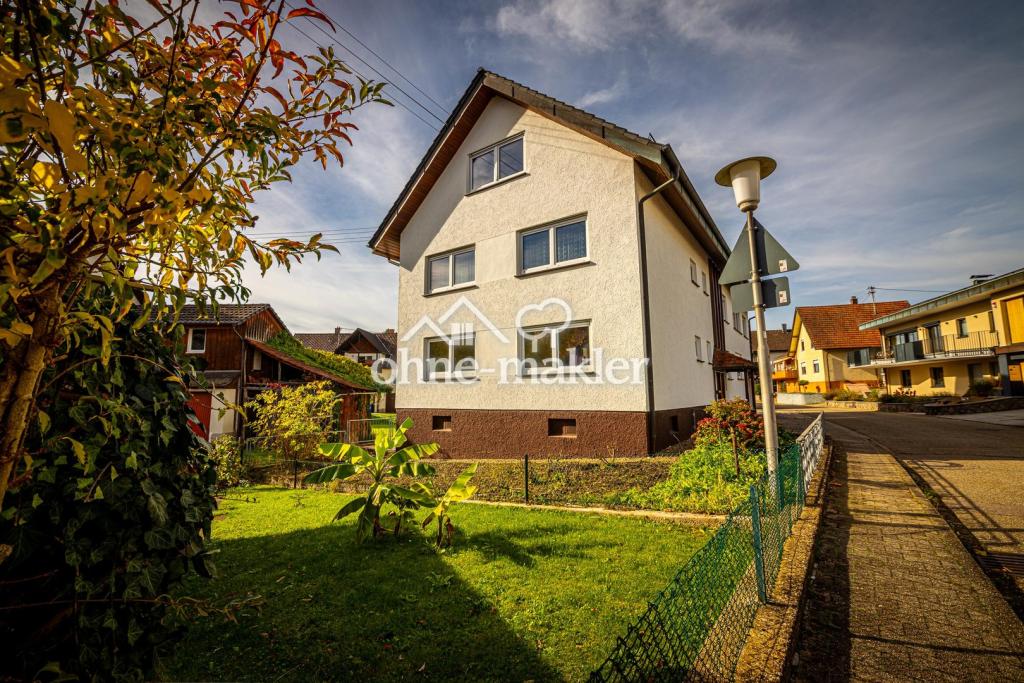 Lichtdurchflutete 3,5 Zimmerwohnung DG, in Varnhalt, mit Gartenanteil - Foto 3