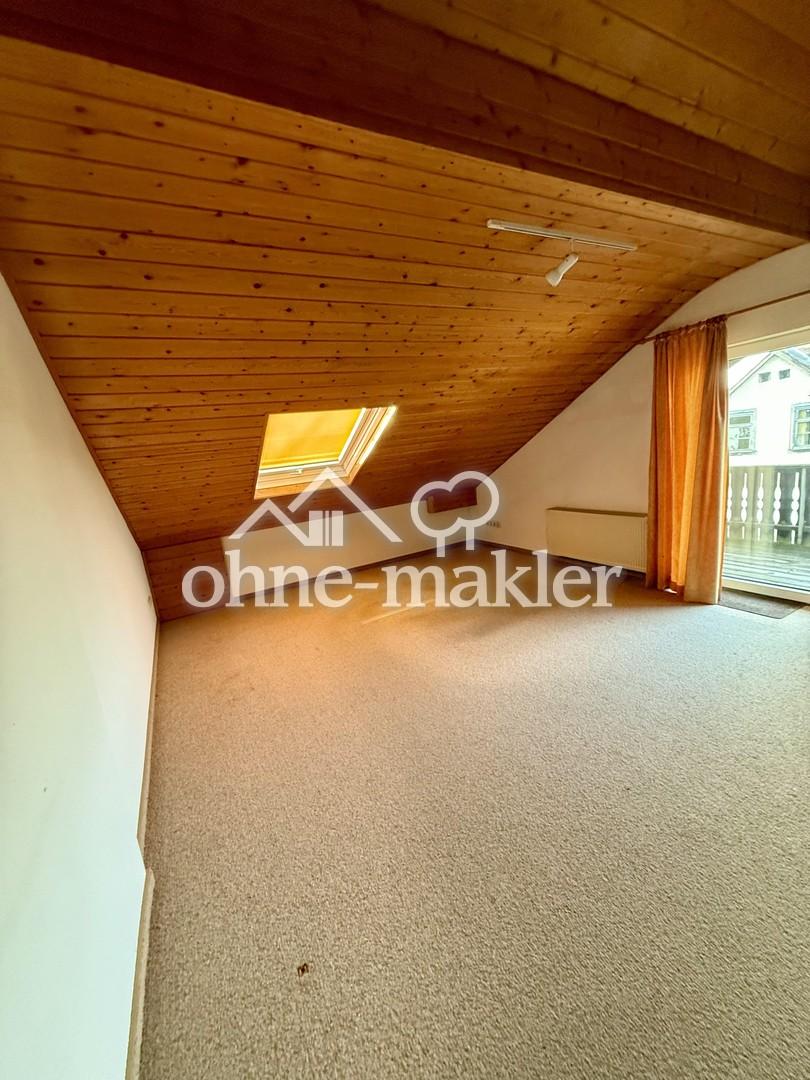 Helle Dachgeschosswohnung mit Balkon und Garage in Kirchbrombach – frisch renoviert - Foto 5